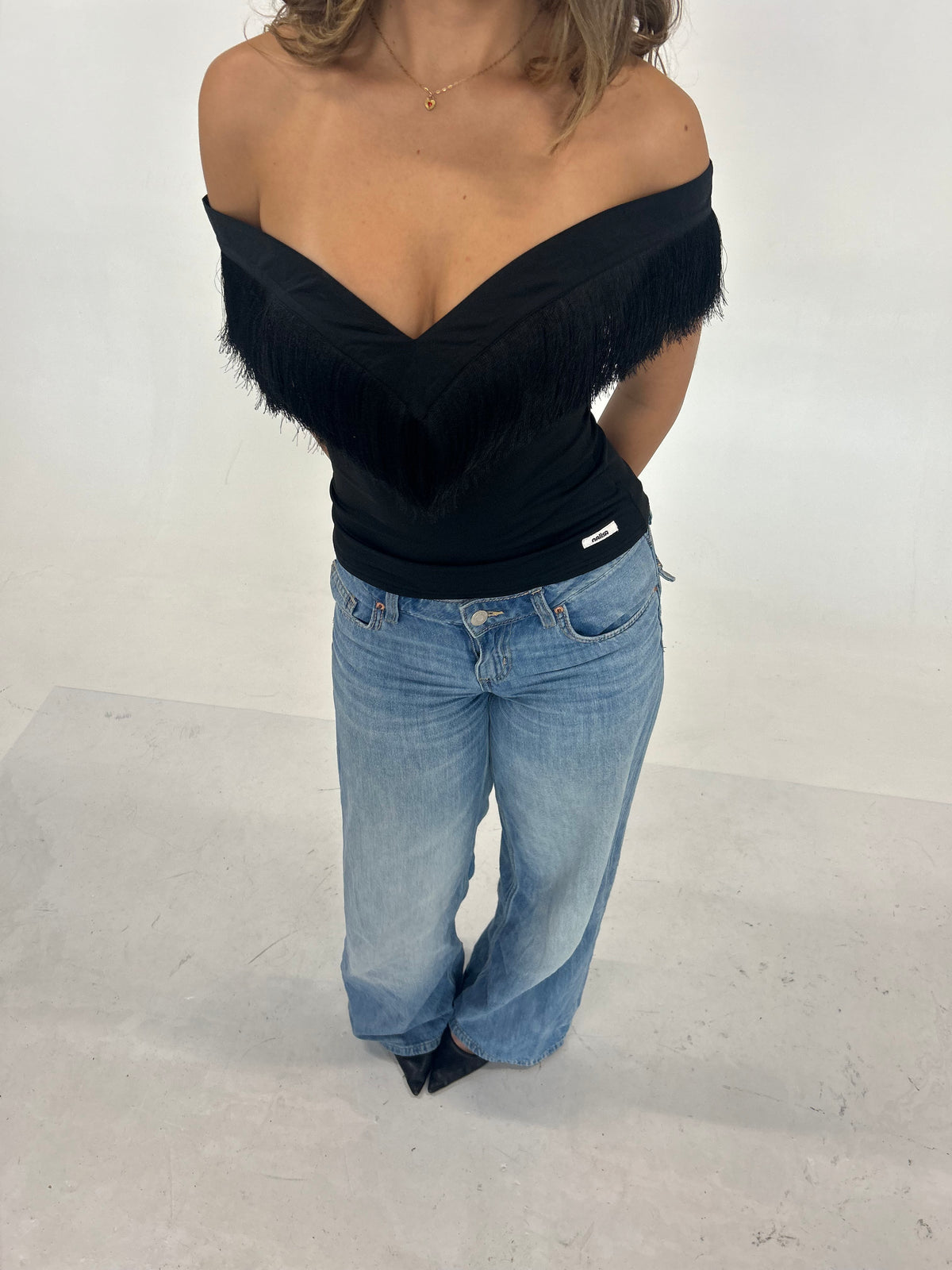 Luna V-neck